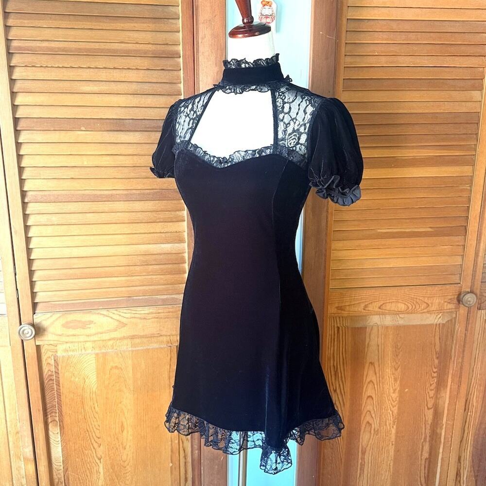Killstar Gothic Lolita Victorian Vkei Witchcore Black Velvet Lace Mini Dress - Picture 5 of 10